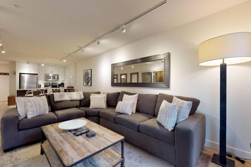 Bear Lodge, Whistler Village - Spectacular Location On Village Stroll, Designer Remodel Exterior foto