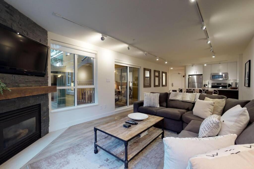 Bear Lodge, Whistler Village - Spectacular Location On Village Stroll, Designer Remodel Exterior foto
