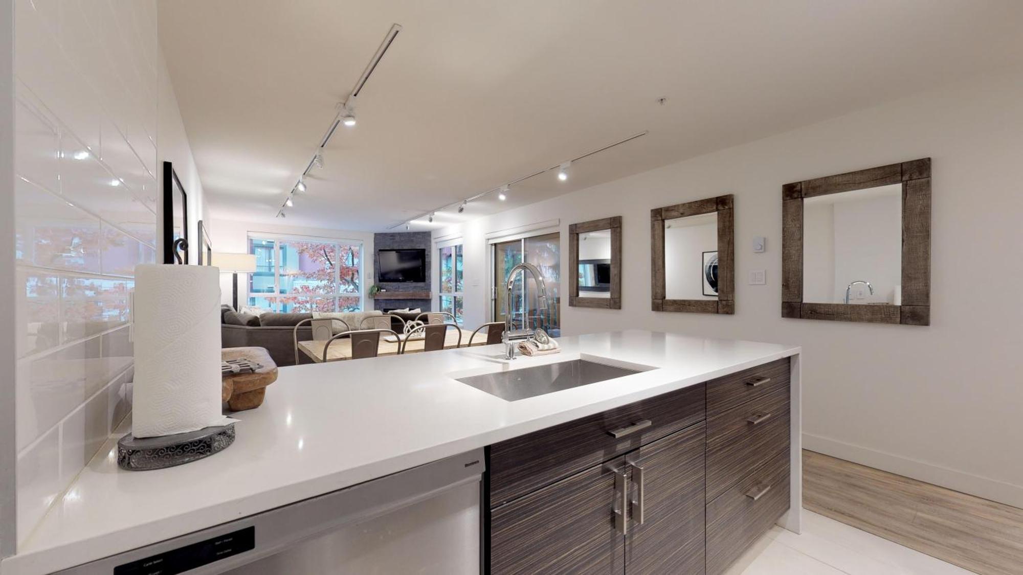 Bear Lodge, Whistler Village - Spectacular Location On Village Stroll, Designer Remodel Exterior foto